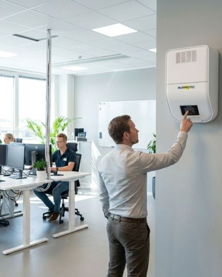 CTA-System hängt in einem Büroraum
