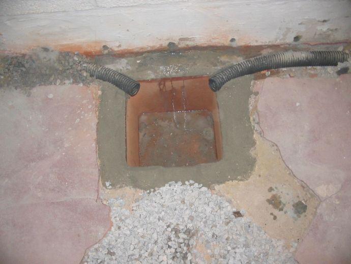 Ein Drainagesystem fÃ¼hrt das Wasser aus dem Keller ab