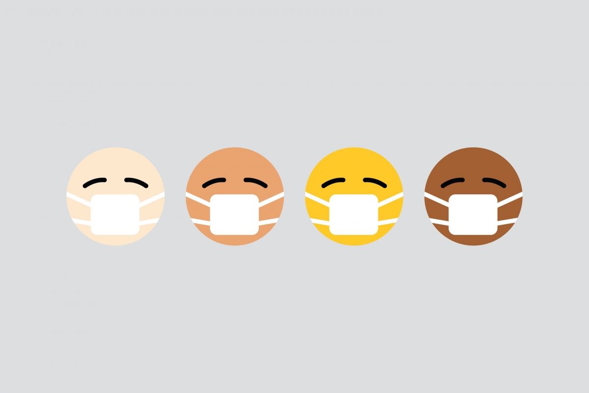 Vier Emojis mit Maske 