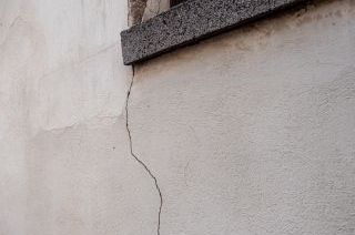 Ein feuchtes Schlafzimmer ausgelöst durch Wasserinfiltration.