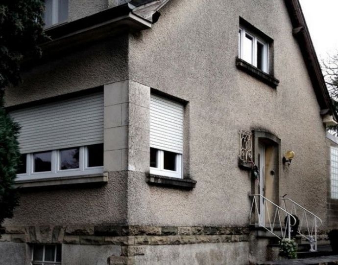Façade de maison touchée par une infiltration d’eau